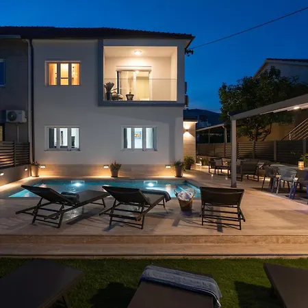 Ewala * Trogir