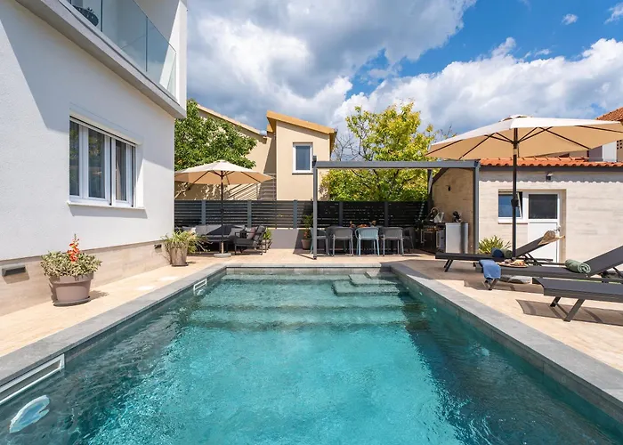 Ewala * Трогір